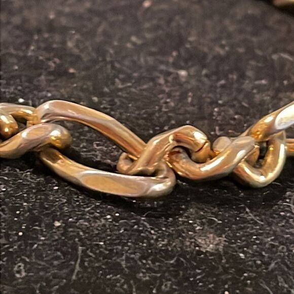 Vintage-6” chunky gold tone Figaro chain bracelet with large lobster claw clasp - Picture 7 of 11